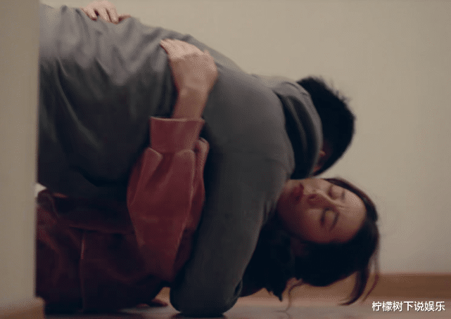 『迪丽热巴』黄景瑜把热巴扑倒，看清他抱热巴的手势，才是对女演员最好的保护