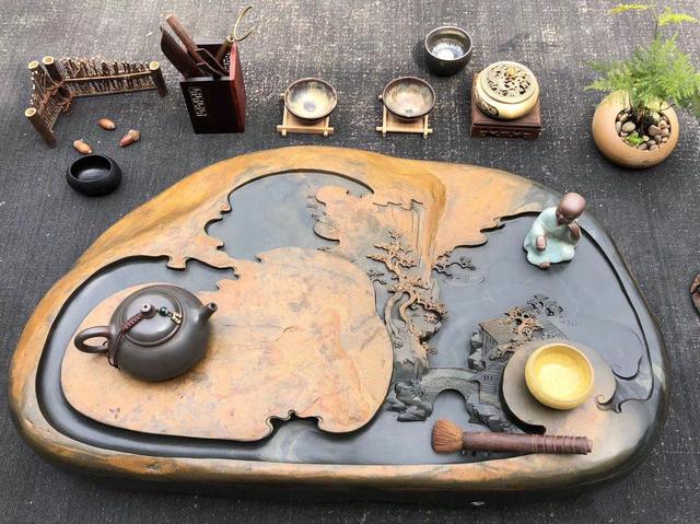 雕刻|随便拿一块石头，叫朋友雕刻成茶盘，成品像极了“小桥流水人家”