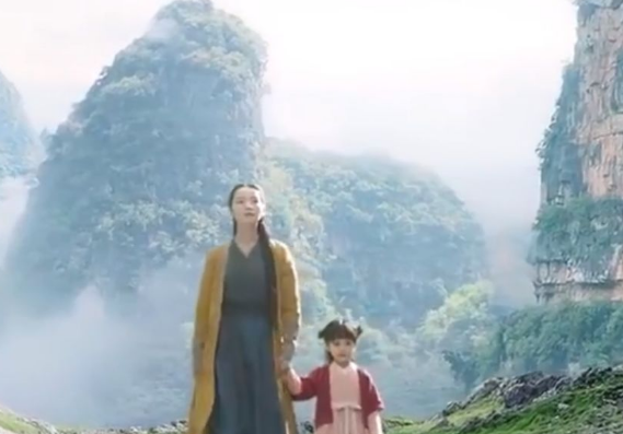 #胭脂#三生三世：胭脂带玄女的女儿和子阑道别，这个细节有谁发现了？导演刻意为之