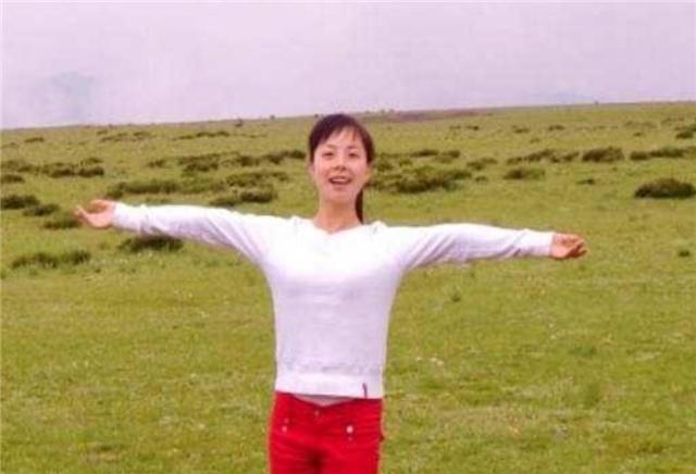 王二妮|国家一级演员王二妮：婚后放弃名利回农村，如今放牛种田成日常