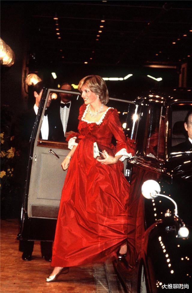 穿衣搭配|别想学戴安娜的时尚,服装可以穿搭,可发型没人能复制