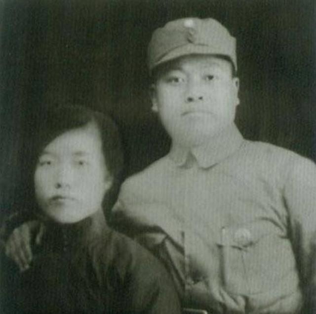 赖传珠|他因参军全家被杀，55年要求授中将，中央一致决定：必须是上将