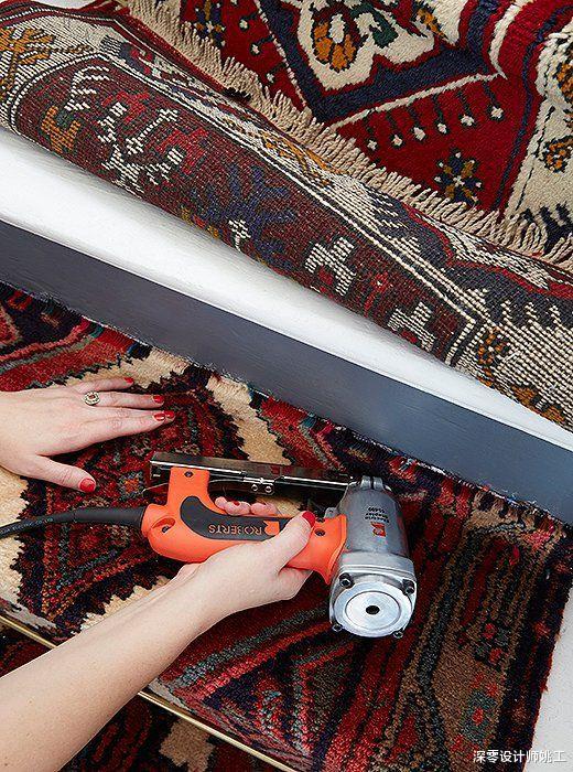 『』楼梯铺地毯，舒适又防滑，5种铺设方式，比较建议贴：好拆洗