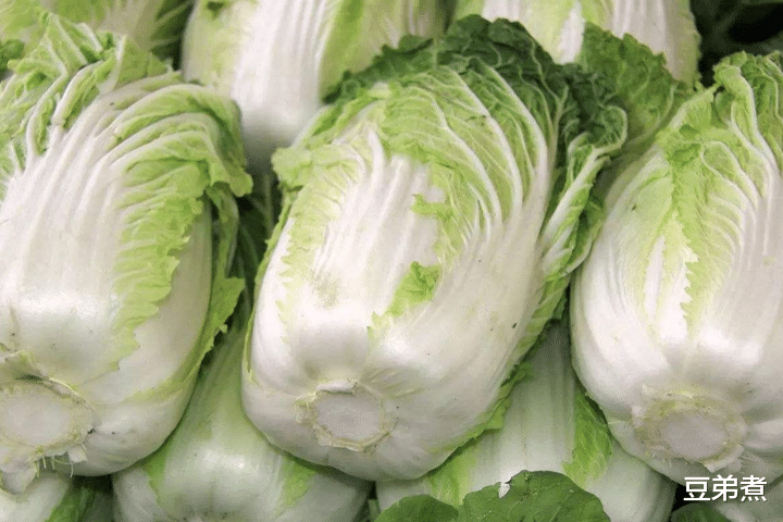 馄饨|冬天到了，遇到此面食别手软，简单一煮，皮薄馅多，比饺子还好吃