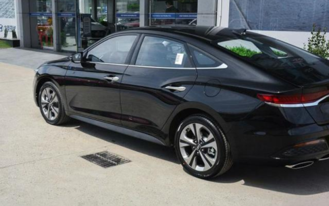 丰田卡罗拉@13万买思域不如看它!现代版“A6”,1.6T爆204马,破百6.7S