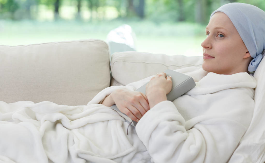 卵巢癌|卵巢癌“见缝就钻”，女性朋友们如果有这2个感觉，就得多加留意