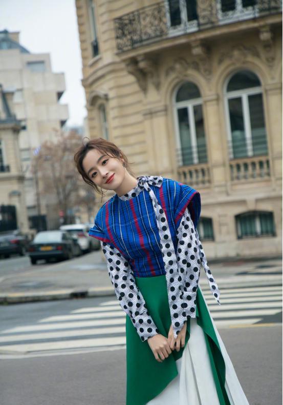 胡冰卿@恋情曝光、分手都没有水花,号称“唐人一姐”的她怎么这么糊?