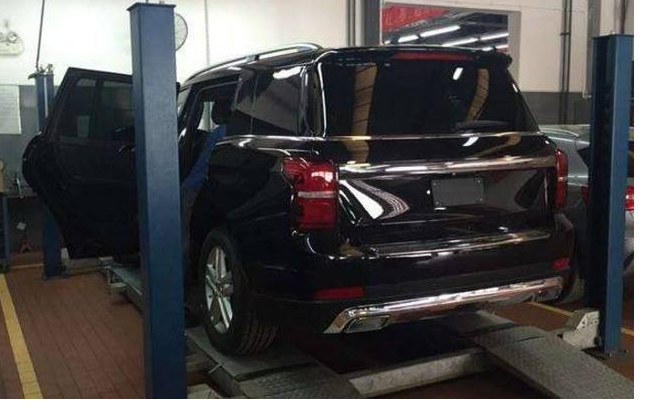 奔驰|北汽造出“换标”奔驰，曾定价100万，今库存成灾，长满青苔