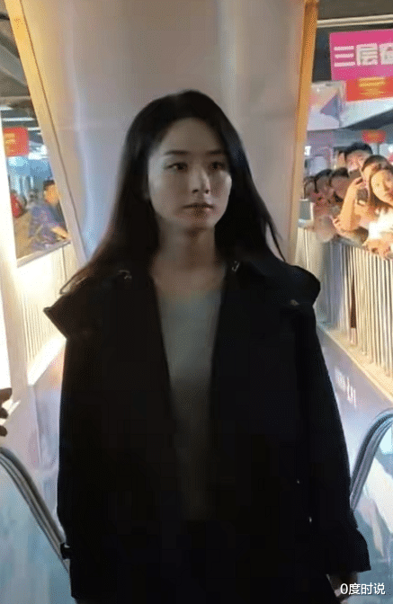 赵丽颖|有种“整容”叫赵丽颖,路人照里还原国字脸,平时花多少钱P的