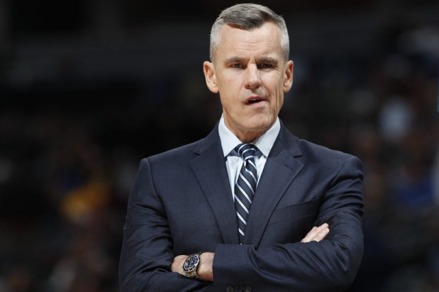 湖人队|疯狂一夜!瓦妮莎新动态,签约正式达成,湖人最担心的发生了