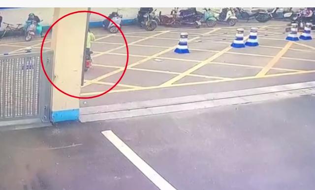 神鸟知讯资讯站|组织学生放学后，女老师骑电动车消失不见 家属：她借了一万多