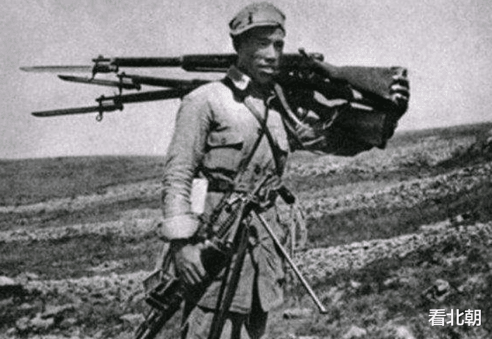 『日军』日军拼刺刀有多厉害？3个鬼子背靠背，一个排的八路军都打不赢