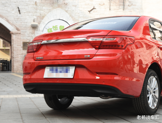 吉利汽车|吉利发布新款车型，轴距近2米7，油耗5.8L+CVT，4.99万比桑塔纳值