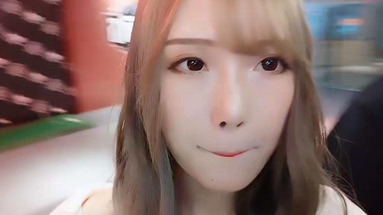 二次元|腐团儿参加线下“约见”，又一位“榜一”大哥出现，得知真实身份后懵了