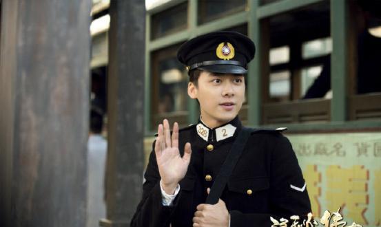 李易峰|国民大众男神新剧霸屏，疯狂追星女主引人发笑，又是热剧没跑了