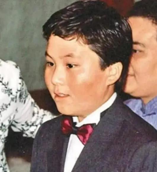 赌王|赌王离世23天后，四太幼子何猷佳被传闻\献祭\, 郑绍康意外说漏嘴