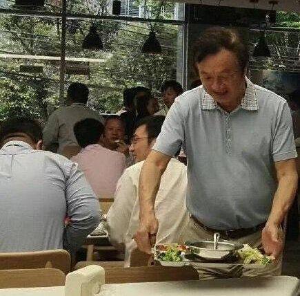 【孟晚舟】孟晚舟VS姚安娜，家姐身披战袍，小妹肩系华服：为何差别这么大