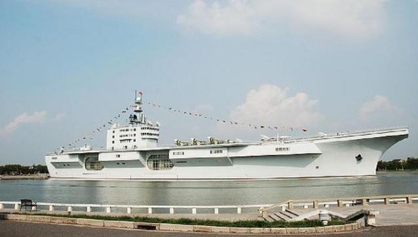 #舰载机#中国斥资打造“水泥航母”,遭西方国家嘲笑,如今却开始纷纷效仿