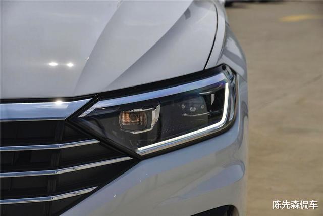大众速腾|毫无缺点的“家轿王”！一年狂甩31万辆，满油900KM，异响接近零