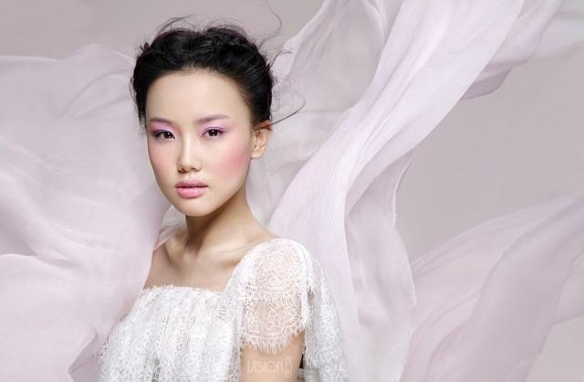 「黄龄」有一种尴尬叫“歌红人不红”，歌曲均已封神，歌手却始终没能大火