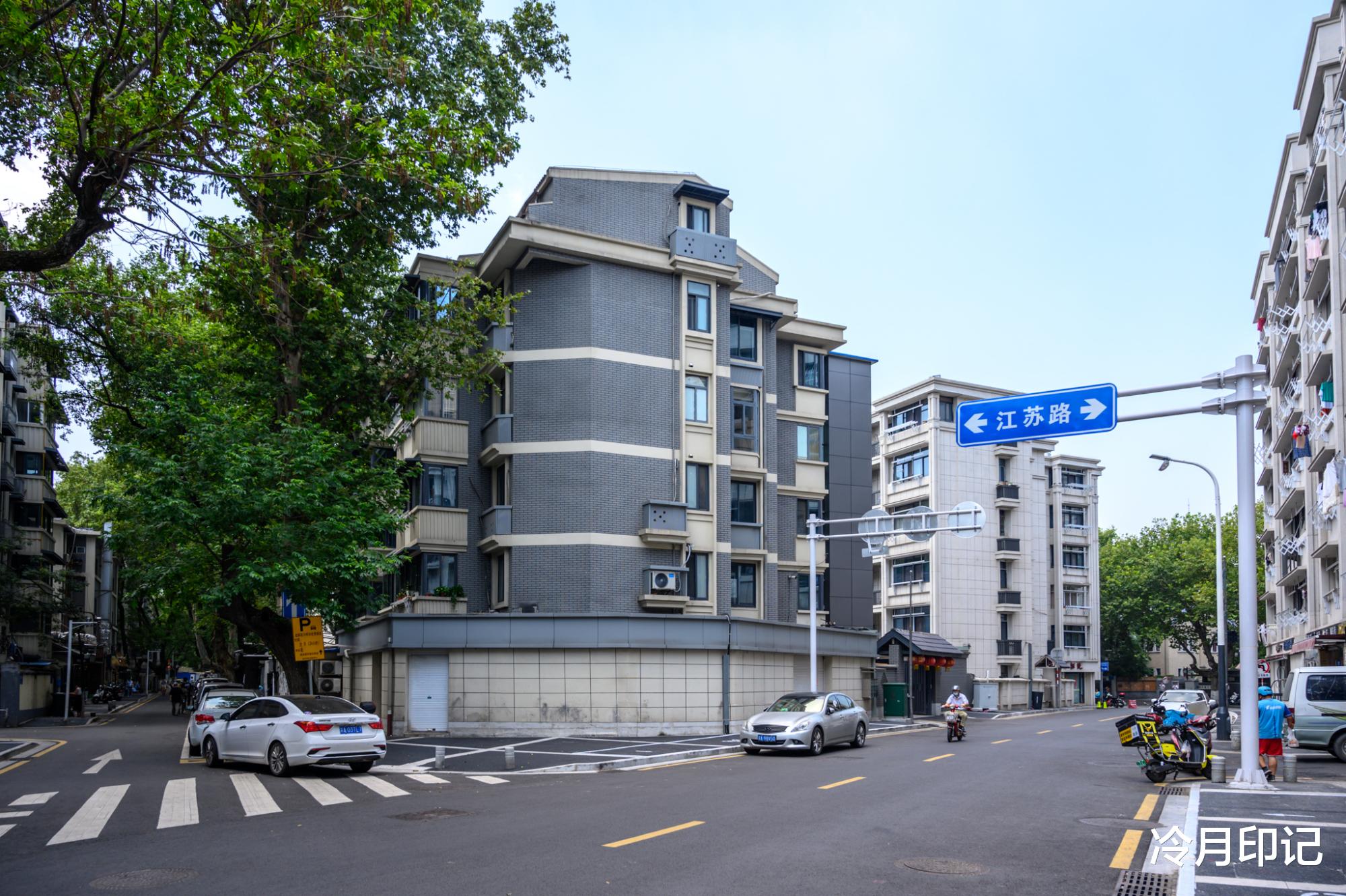 南京|“南京第一高楼”最魔幻的一面，在西桥即可看到，如今是网红景点