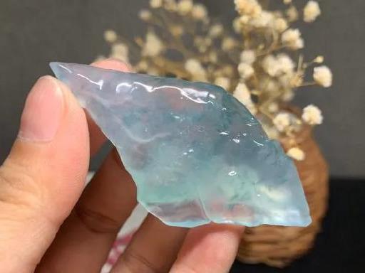 翡翠：让人又爱又恨的翡翠边角料，没想这样设计，成品效果看见太惊讶？