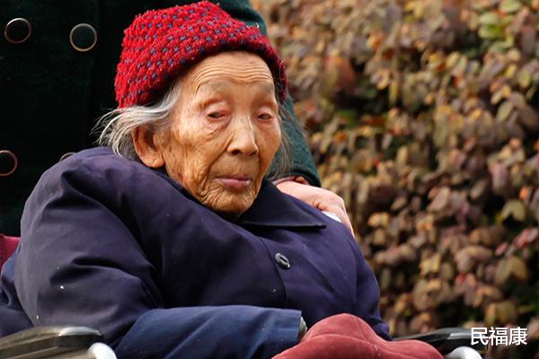 癌细胞|提醒：有4个共性的人，易被癌细胞“缠上”，符合2个，尽快做检查