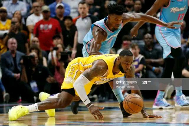 『勒布朗·詹姆斯』38岁的詹姆斯合同到期，湖人还值得付出顶薪吗？名宿们给了一致的答案