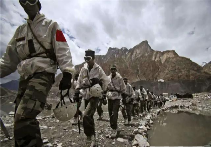 『印度』大批战机从内地赶赴高原，军方取消前线官兵的休假，战争进入倒计时