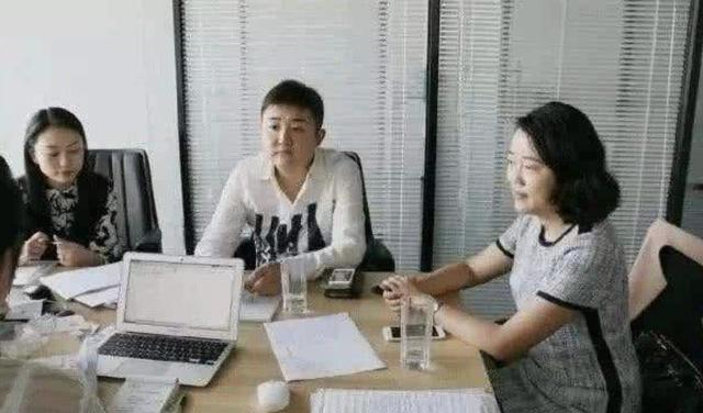 职场故事|家人意外去世，员工准备请假3天回老家，老板：等半小时