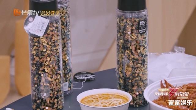 钟丽缇|钟丽缇送白冰等人手一个bling杯子，价格比蓝盈莹黄龄的衣服还贵