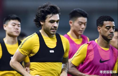 李铁:国足集训名单浮出水面,曝3大入籍球员有望同时入选,1入籍神锋却遭李铁无视