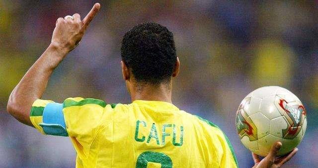 巴西队■足球历史上十大右后卫排行1-5：最后一个实至名归