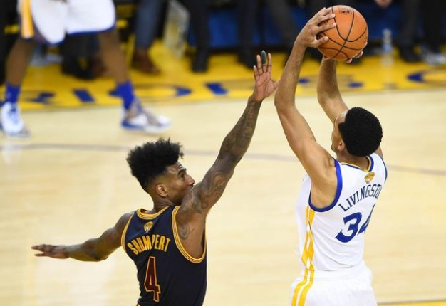 科比·布莱恩特：科比一个后卫为啥如此的钟情于背打？