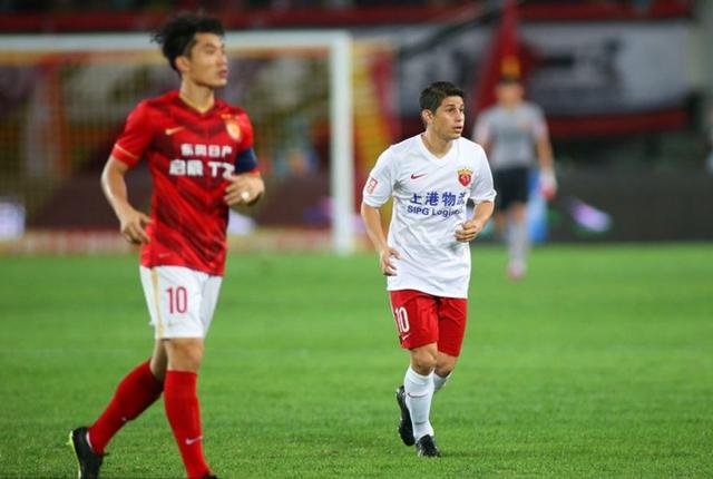 广州恒大:恒大10年最佳阵容出炉,没有郜林,没有穆里奇,球迷不买账!