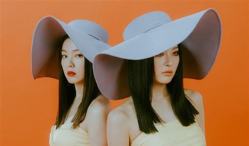 irene|Irene新歌MV大解放，连3超辣礼服，引粉丝热议