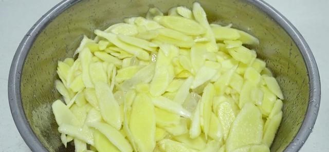 姜汤|手脚冰凉多吃它，做法简单，能驱寒暖身，家里常备一罐，暖和过冬