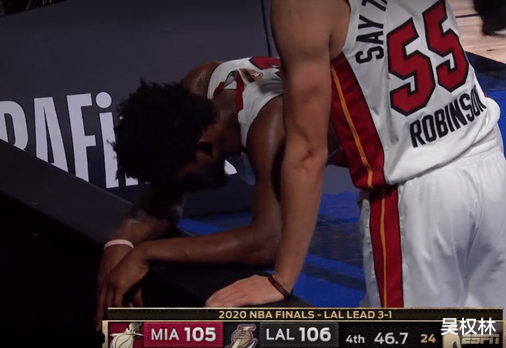 勒布朗·詹姆斯|仅剩6秒，大莫捡到篮板，詹皇招手要球，3秒后球飞出界，众人看懵