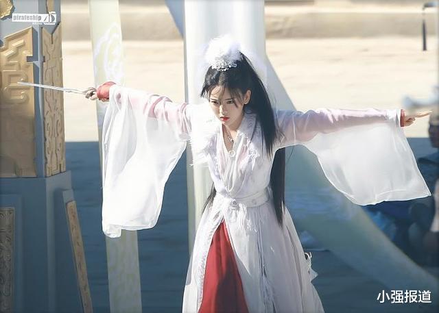 仲夏满天心|《仲夏满天心》临时撤档，《且听凤鸣》提前开播，撤档原因很暖心