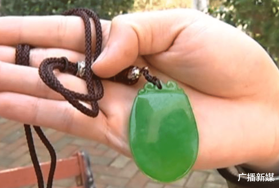 广播新媒|女子从朋友手中购买玉石,鉴定结果却不同,朋友称居然不相信自己,拒绝退款