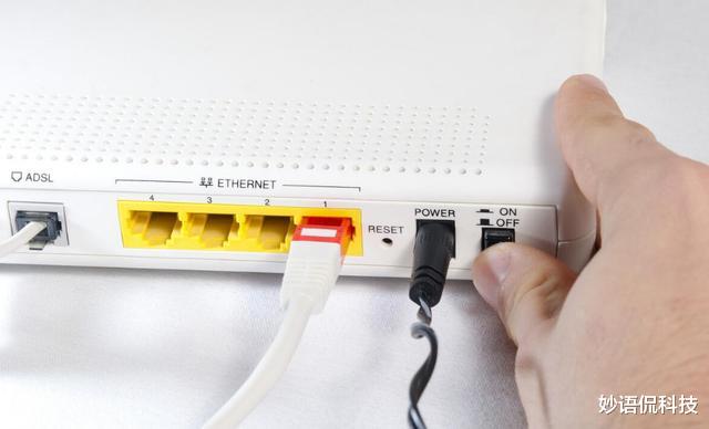 路由器|运营商的光猫都有WiFi功能?为啥用户还要花钱装个路由器?