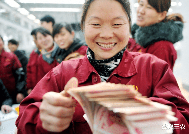 养老金|交了20年社保，8月份刚退休，每个月到手多少养老金？答案揭晓！