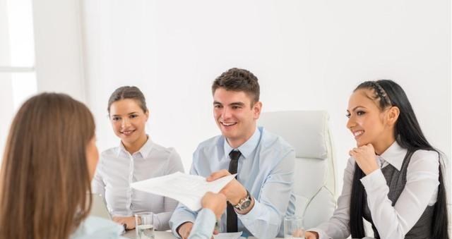 hr|业务大咖面试时谈好薪资，结果却被人事砍走一半，原来学历是硬伤
