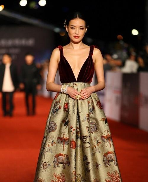 舒淇：当张柏芝撞上舒淇，两人相差4岁，却是仙女和台妹的差别