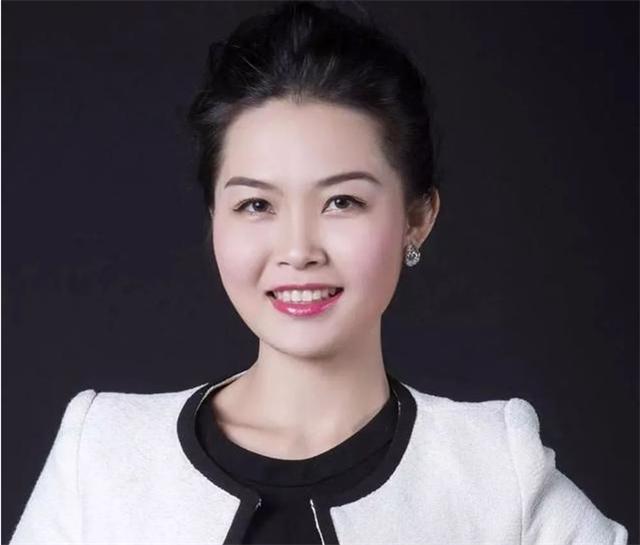 海底捞|她17岁成海底捞服务员,如今身家30亿:努力拼搏,终能逆风翻盘