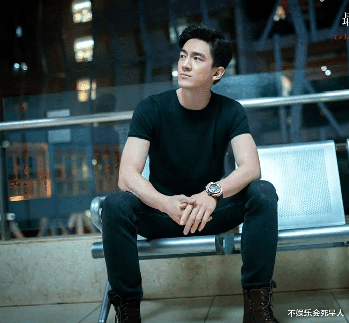 林更新|又一职场恋爱剧来袭，林更新演“霸总”，看清合作女主收视稳了！