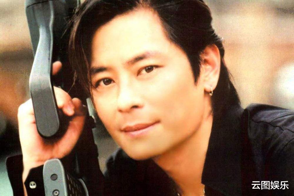 「王杰」57岁王杰跟粉丝要钱开演唱会,近照苍老落魄?本人回应:不忘初心