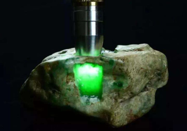 翡翠|全是干货！教你四看识别和田玉籽料，五看识别真假翡翠