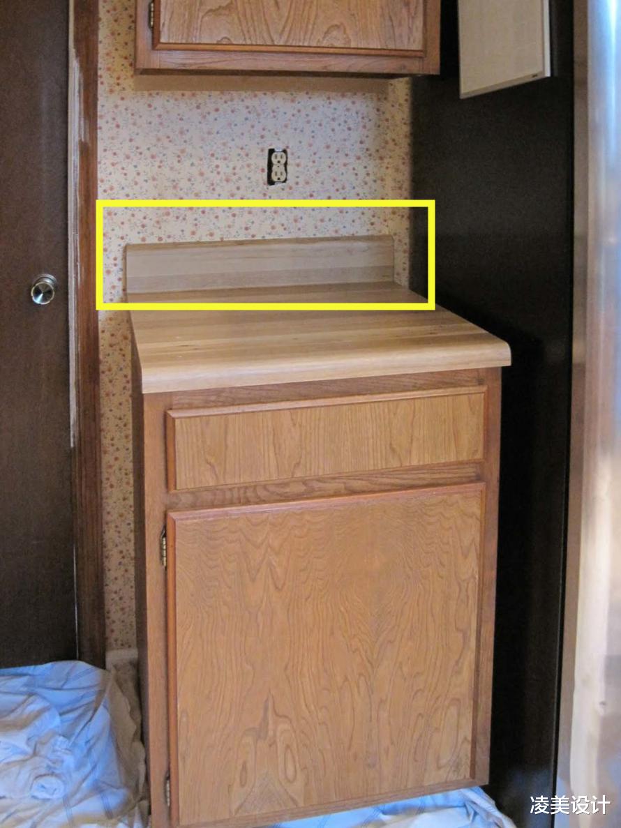 |厨房台面靠墙加20公分挡板，干净清爽好打理，比打玻璃胶好用！