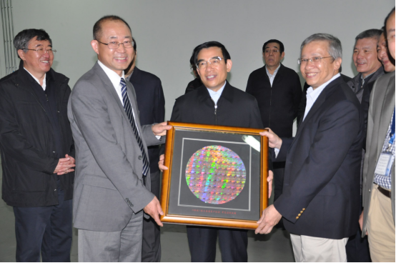 光刻机|乘风破浪的中国芯!美媒:2021年,中国顶级光刻机正式投入使用